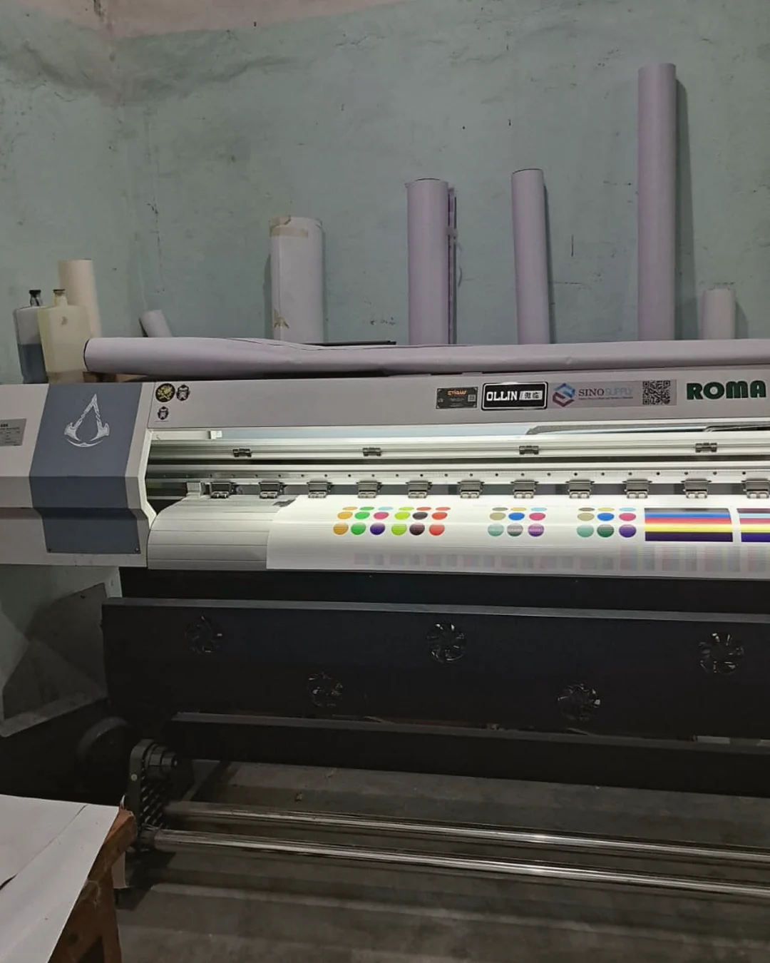 Equipo de gran formato con una prueba de color