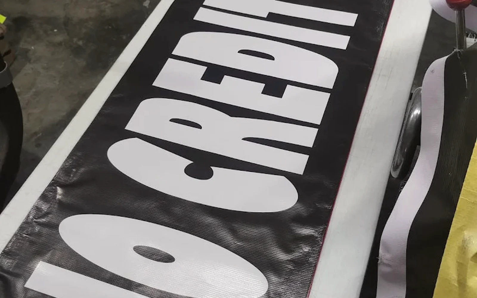Impresión de letras en gran formato dentro de Imprenta Roma